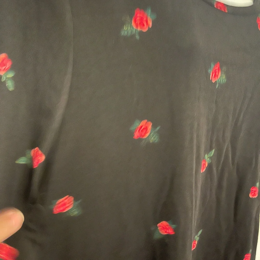 LULAROE Lynnae Top Long Sleevd Black Pink Rose Print size 3XL - Picture 6 of 7